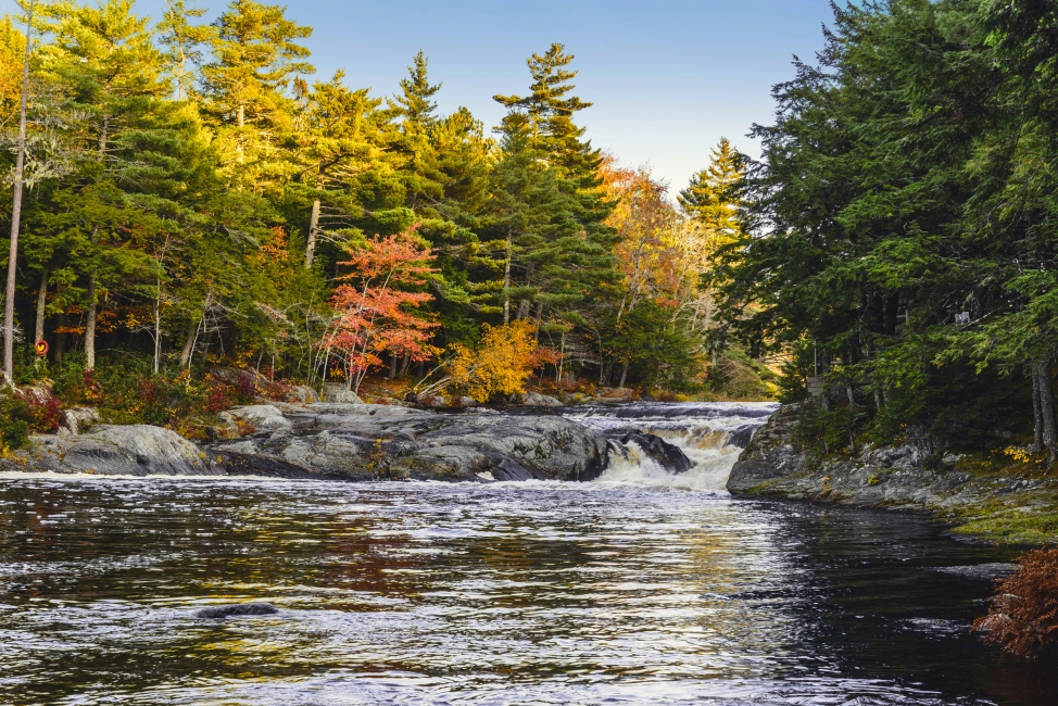 Mill Falls am Jersey River im Kejimkujik-Nationalpark, Nova Scotia