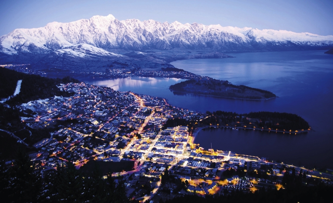 Blick vom Bob's Peak auf den Lake Wakatipu und die Remarkables bei Queenstown