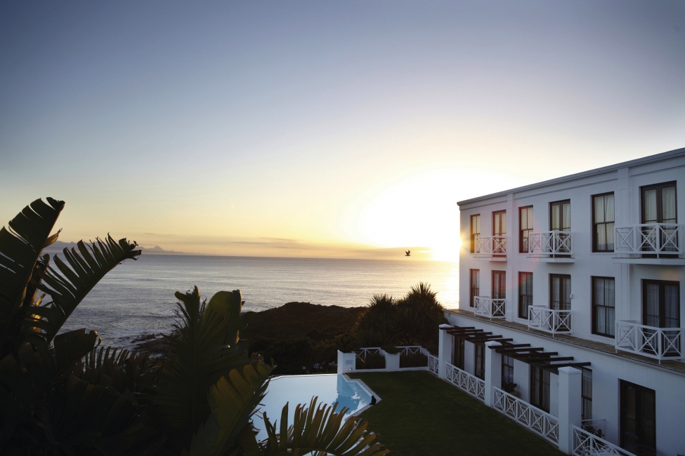 Fassade des Hotels The Plettenberg mit Blick aufs Meer