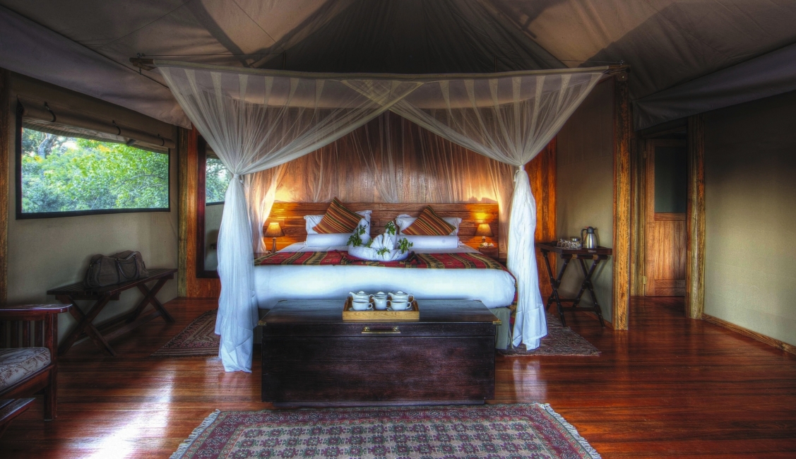 Room with queen bed at Camp Kanana